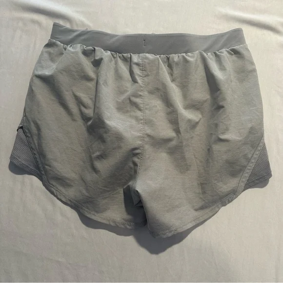 Under Armour Athletic Shorts Women’s Size Small - Picture 7 of 7